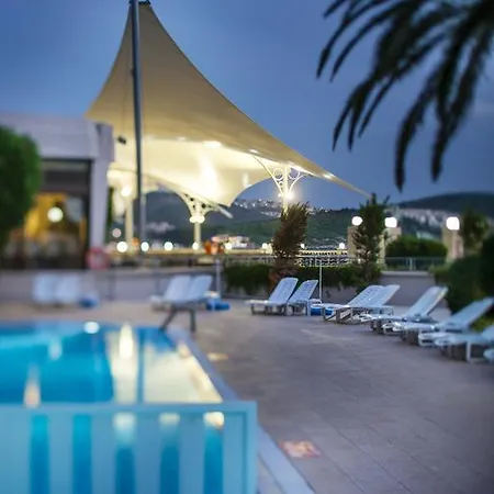 منتجع توسان بيتش - شامل كليًا