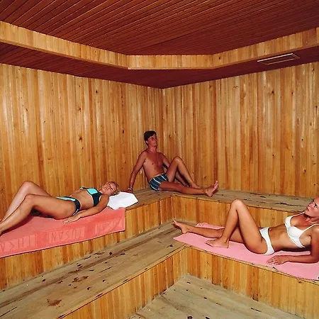 توسان بيتش - شامل كليًا