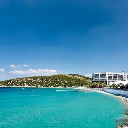 توسان بيتش - شامل كليًا كوشاداسيه