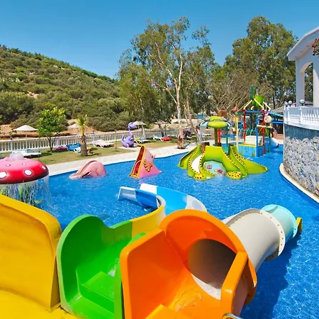 Tusan Semesteranläggning (resort) 5*